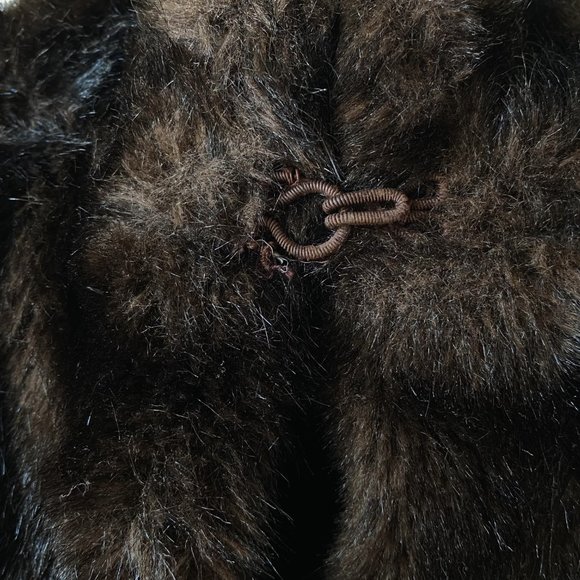 1940s Brown Faux Fur Cape with Rose Silk Faille Lining - Picture 3 of 9